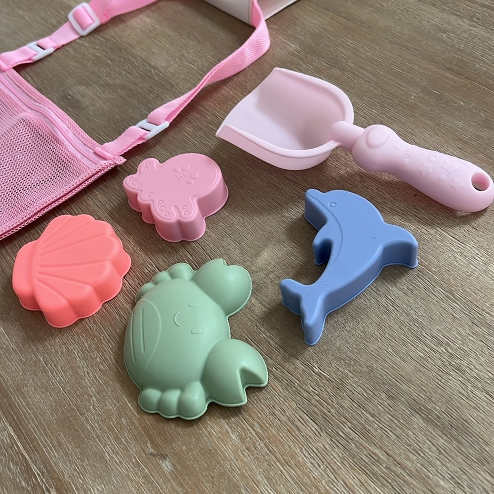 Girls Pink Mesh Beach Bag Purse Set of 4 Silicone Beach Toys Accessories - Picture 2 of 3